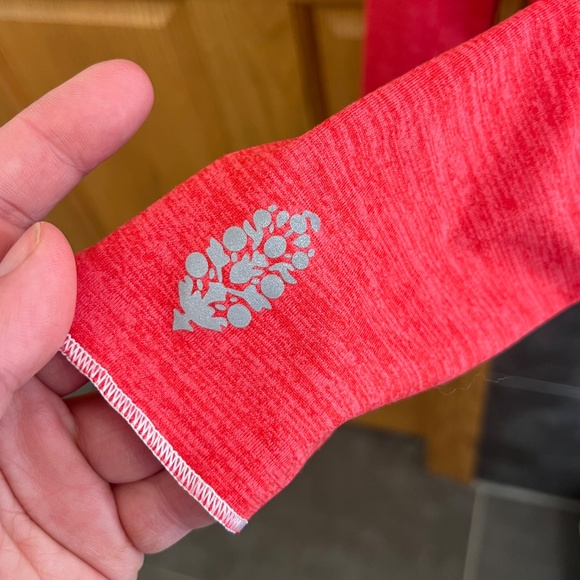 Free People FP MOVEMENT Right On Run Layer Shirt Winterberry Red Size Medium - Picture 5 of 11